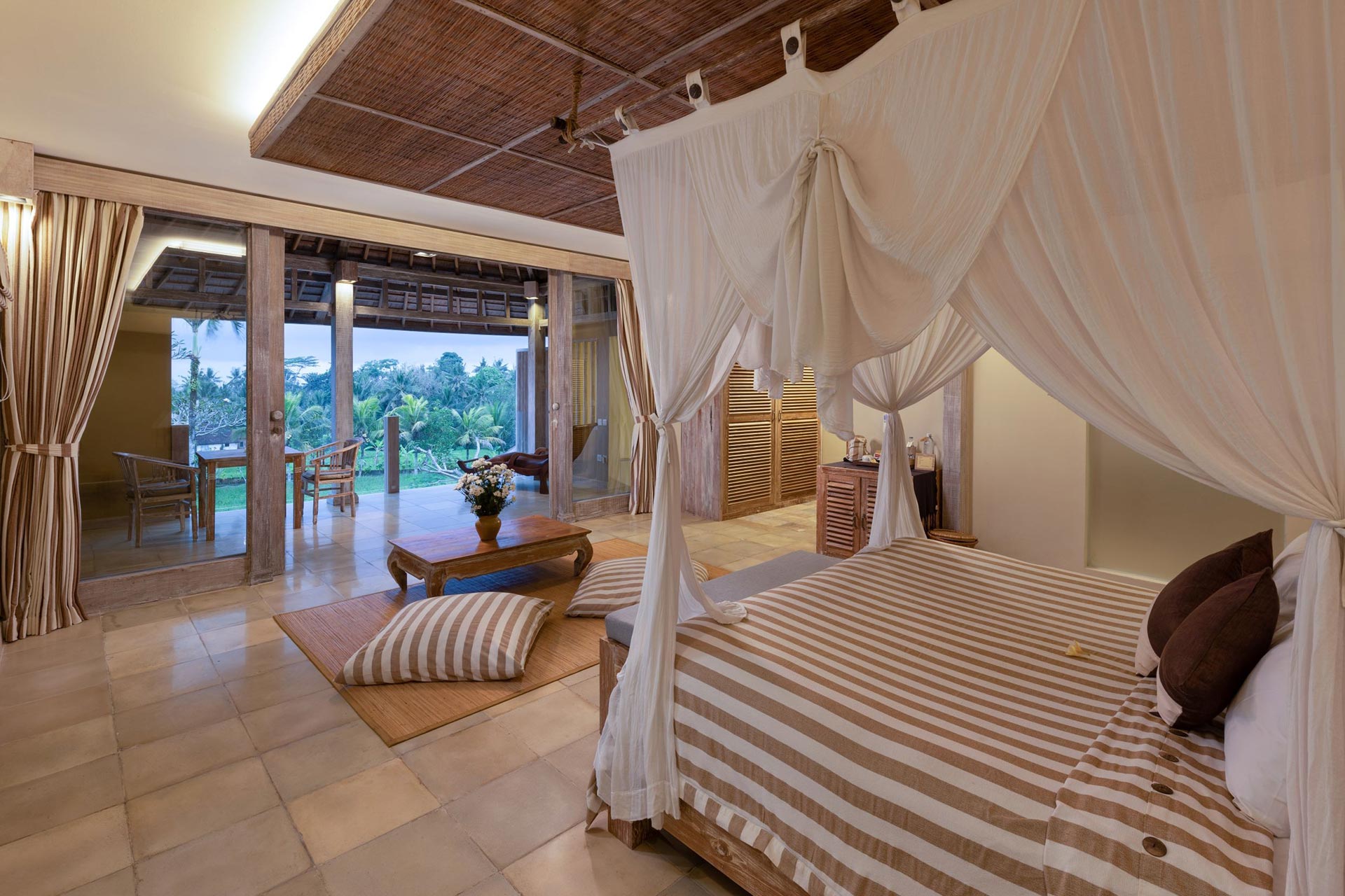 Royal Family Pool Villa