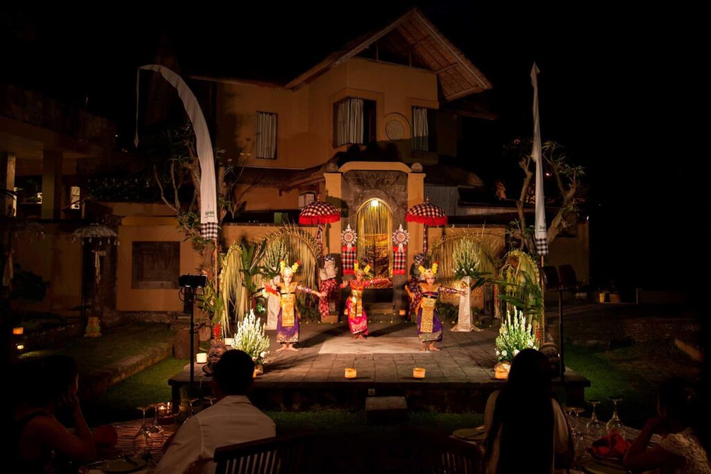 Balinese performance during dinner